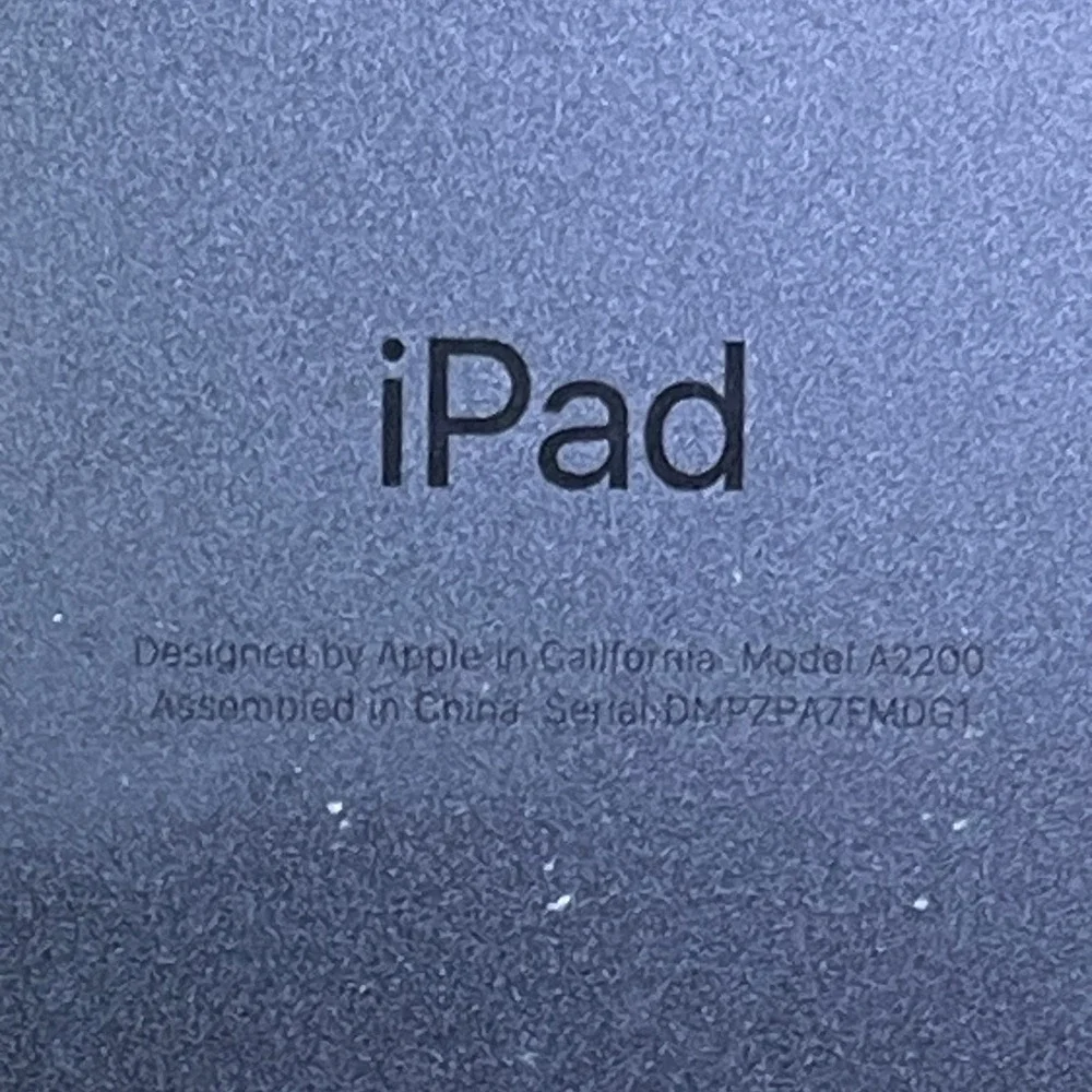 Apple iPad 7th Gen Black WiFi Cracked Screen For Parts Repair Only Not Working‎